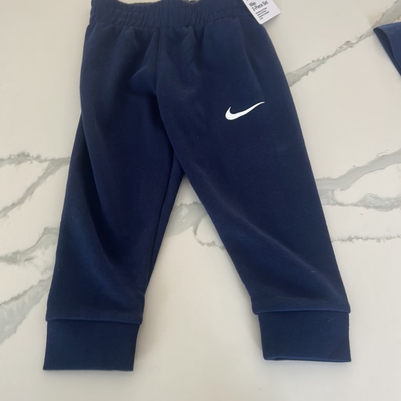 Nwt Nike 2 piece pants set - Picture 4 of 4